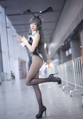 欧美惊艳的黑白美女_720神马影院手机在线